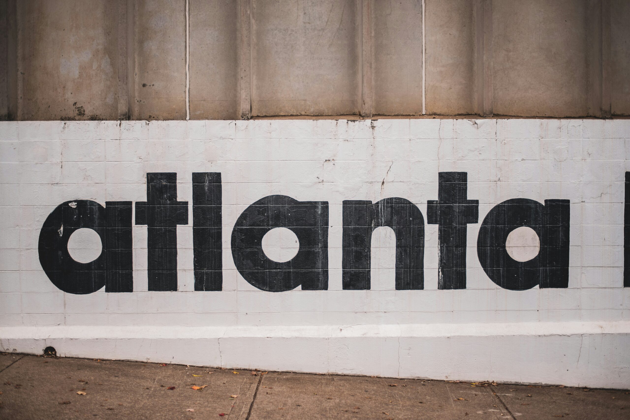 Black and white Atlanta signage welcoming Exhibit Network customers exhibiting at Georgia convention centers and trade shows